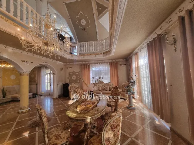 Eladó ház Érd 400 nm