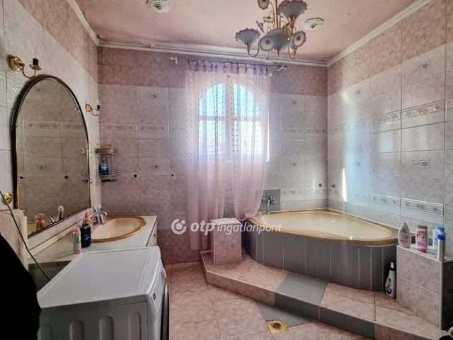 Eladó ház Érd 400 nm