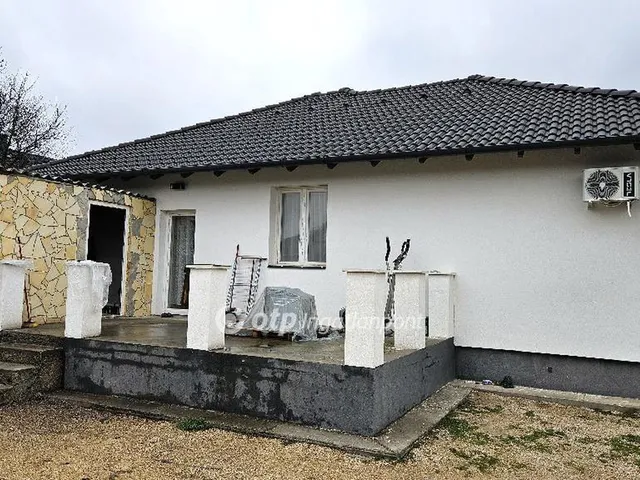 Eladó ház Pusztaszabolcs 130 nm