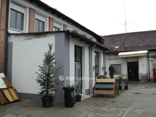 Eladó kereskedelmi és ipari ingatlan Budapest X. kerület 3823 nm