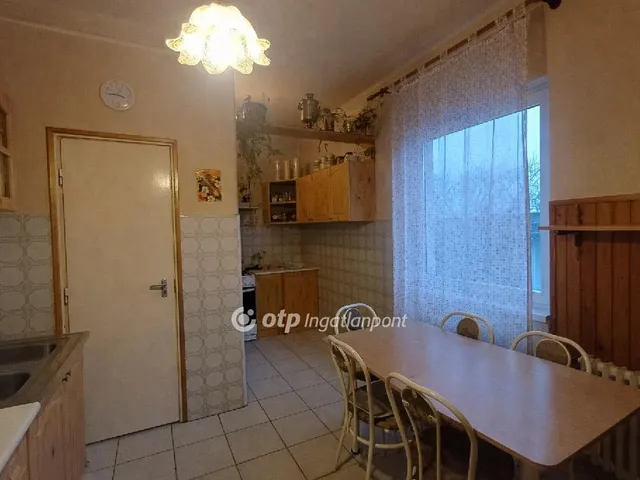 Eladó ház Pusztaszabolcs 192 nm