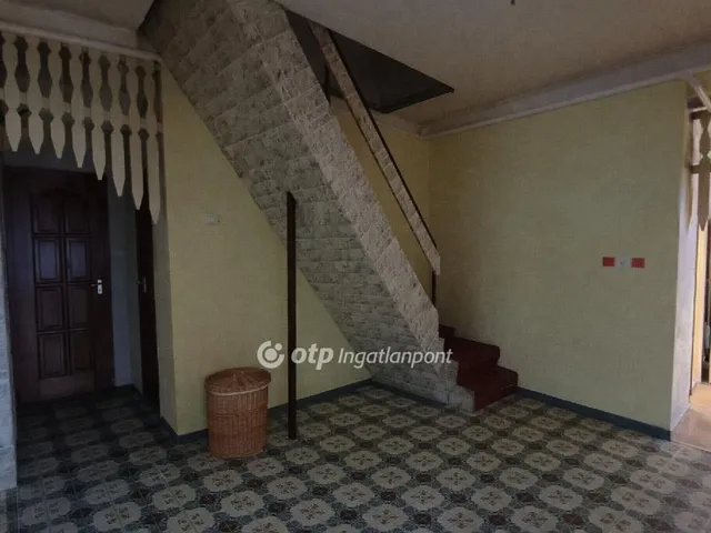 Eladó ház Pusztaszabolcs 192 nm