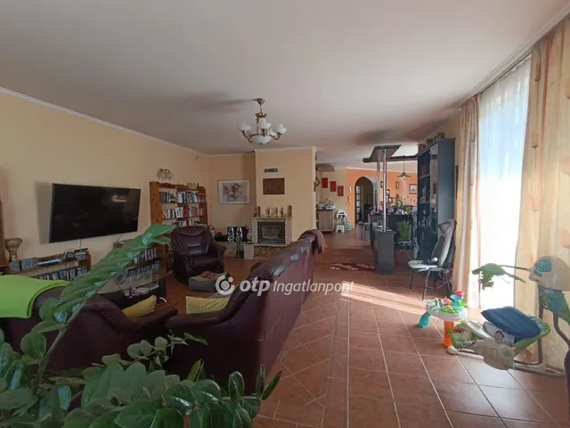 Eladó ház Szigetmonostor 345 nm