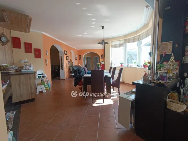 Eladó ház Szigetmonostor 345 nm