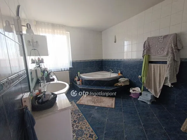 Eladó ház Szigetmonostor 345 nm