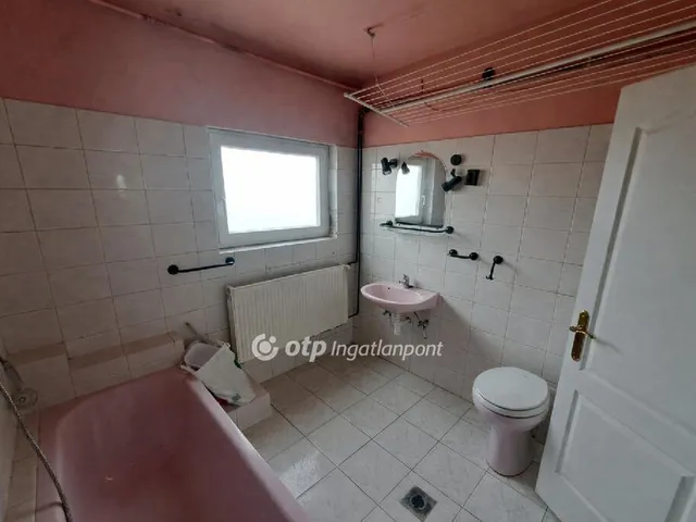 Eladó lakás Budapest XXI. kerület 111 nm