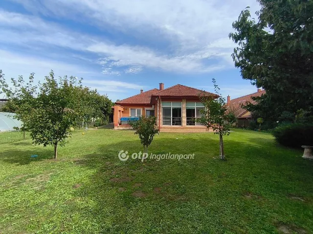 Eladó ház Kápolnásnyék 220 nm