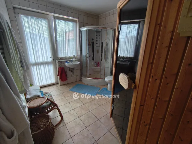 Eladó ház Kápolnásnyék 220 nm