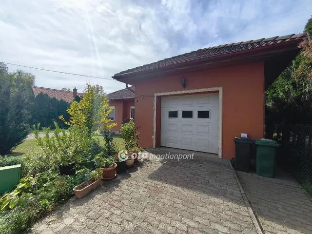 Eladó ház Kápolnásnyék 220 nm