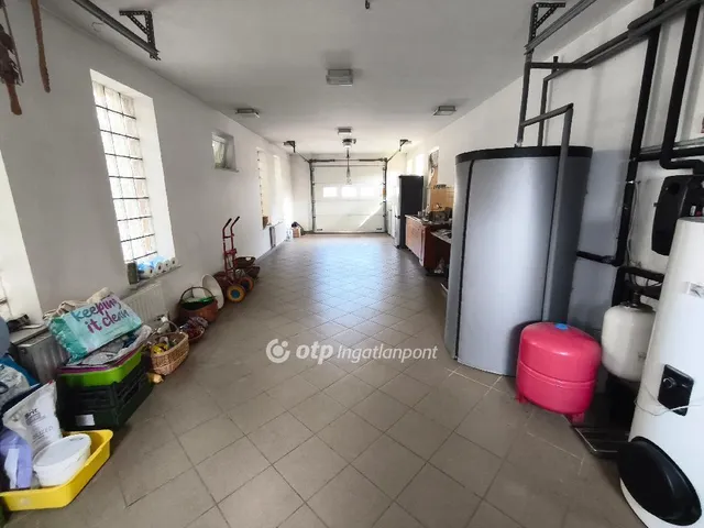 Eladó ház Kápolnásnyék 220 nm