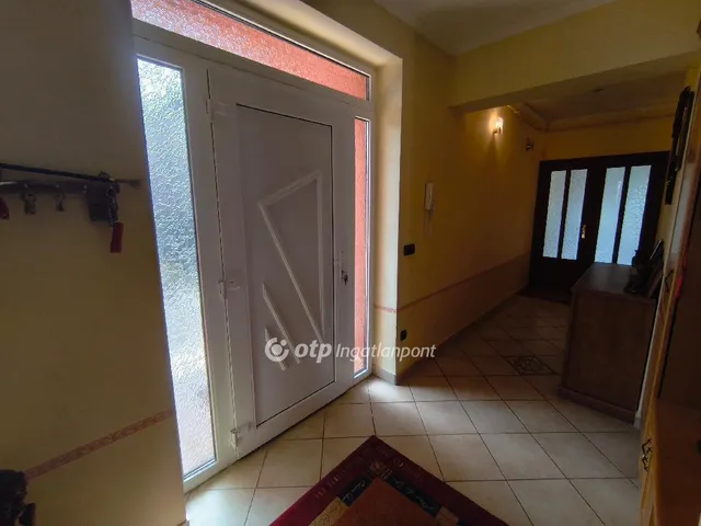Eladó ház Kápolnásnyék 220 nm