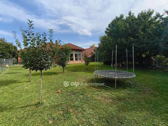 Eladó ház Kápolnásnyék 220 nm
