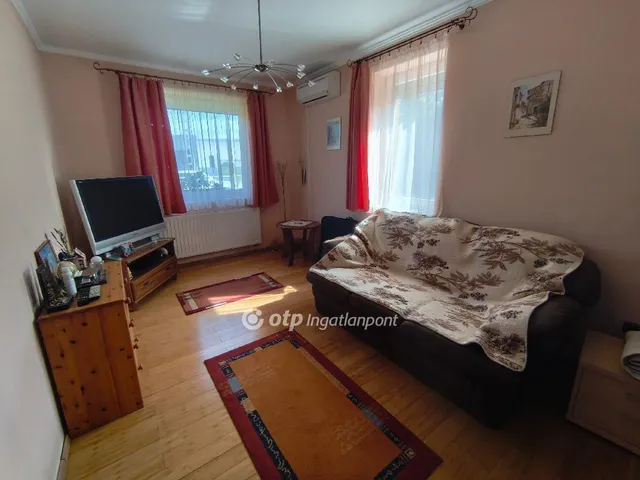 Eladó ház Kápolnásnyék 220 nm