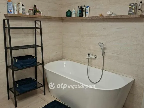 Eladó ház Szár 187 nm
