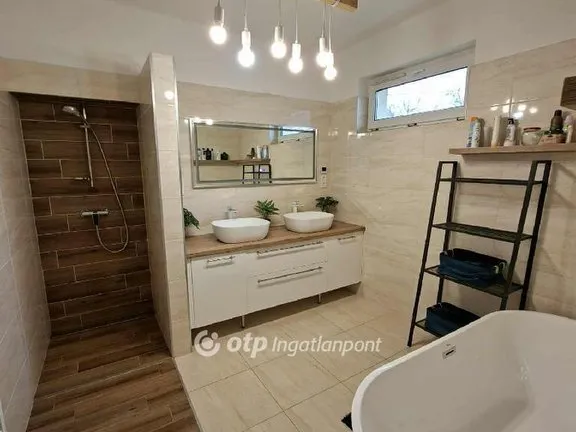 Eladó ház Szár 187 nm