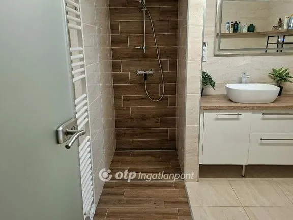 Eladó ház Szár 187 nm