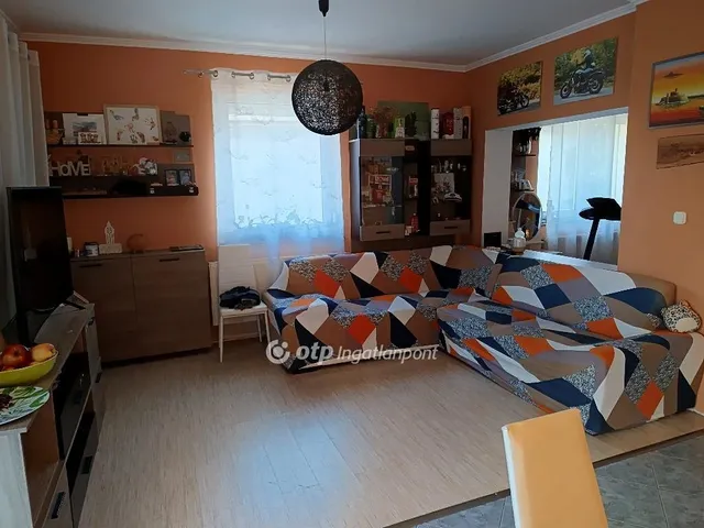 Eladó ház Szár 187 nm