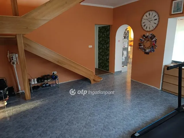 Eladó ház Szár 187 nm