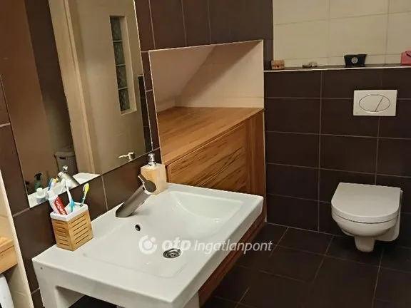 Eladó ház Szár 187 nm