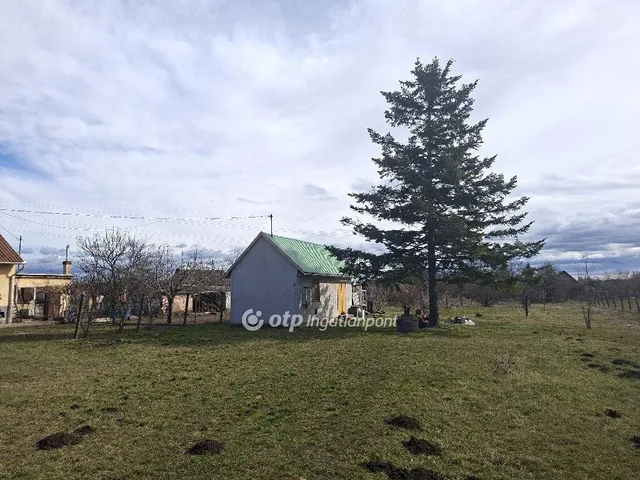 Eladó telek Ráckeresztúr 989 nm