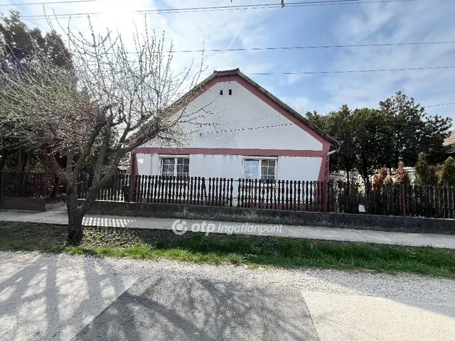 Eladó ház Pusztaszabolcs 76 nm