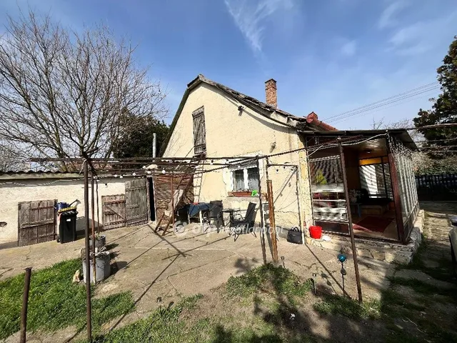 Eladó ház Pusztaszabolcs 76 nm