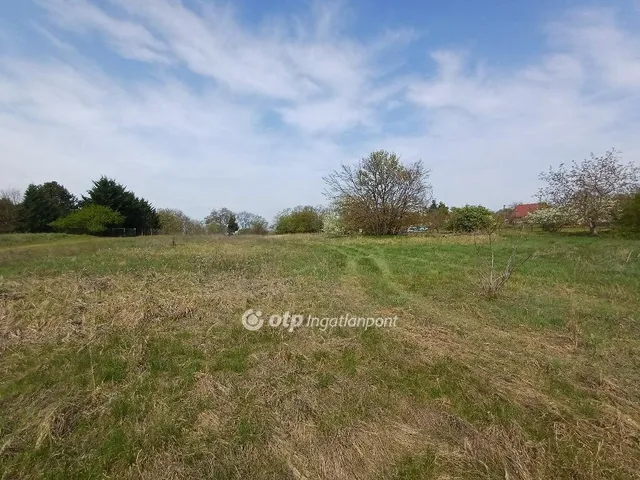 Eladó telek Taksony 4440 nm