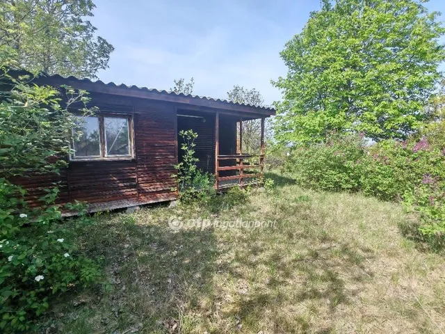 Eladó telek Csákvár 795 nm