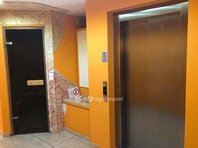 Eladó kereskedelmi és ipari ingatlan Velence 2400 nm