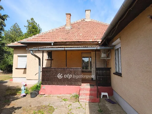 Eladó ház Besnyő 80 nm