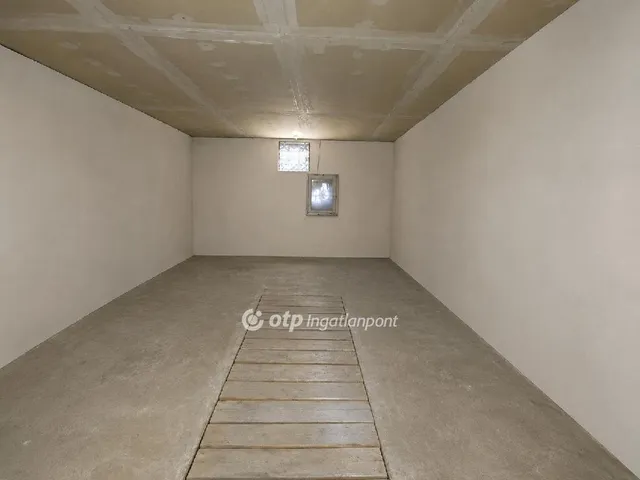 Kiadó garázs Érd, Parkváros 57 nm