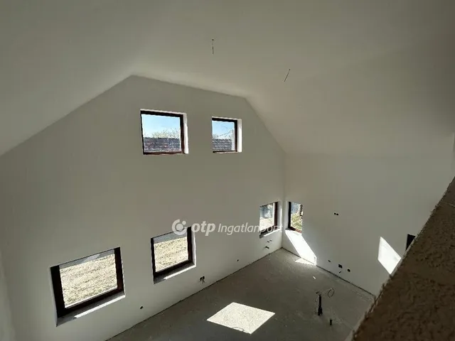 Eladó ház Vértesacsa 290 nm