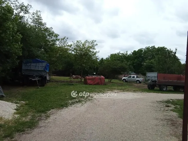 Eladó telek Martonvásár 819 nm