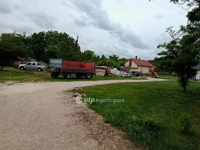 Eladó telek Martonvásár 819 nm