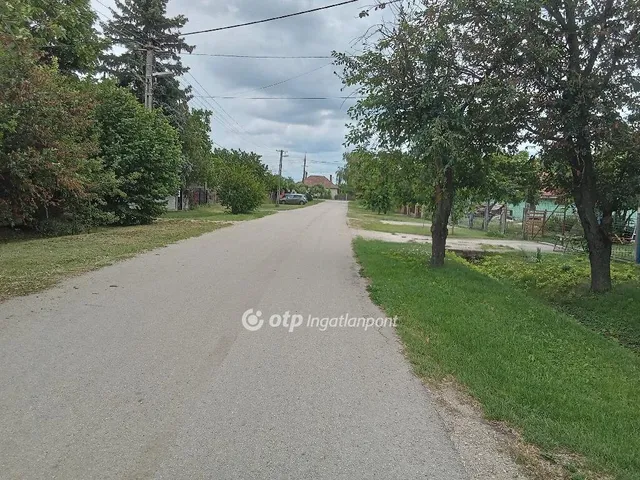 Eladó telek Martonvásár 819 nm