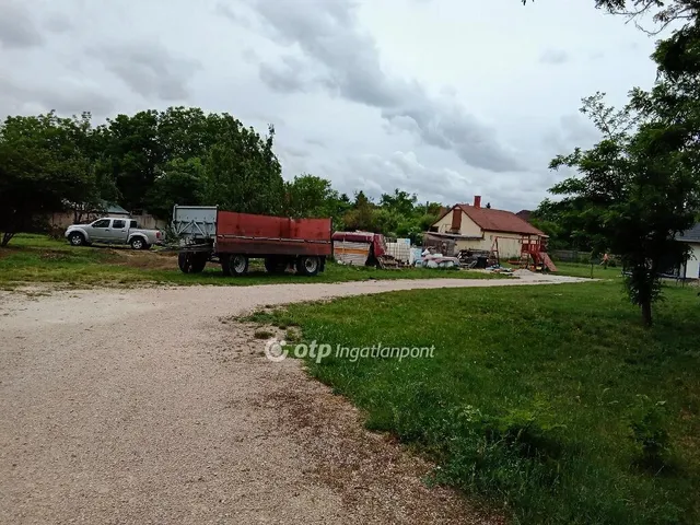 Eladó telek Martonvásár 819 nm
