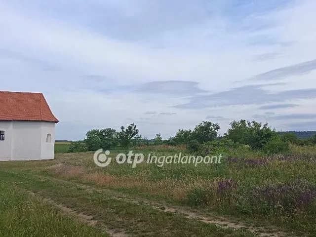 Eladó telek Budajenő 724 nm