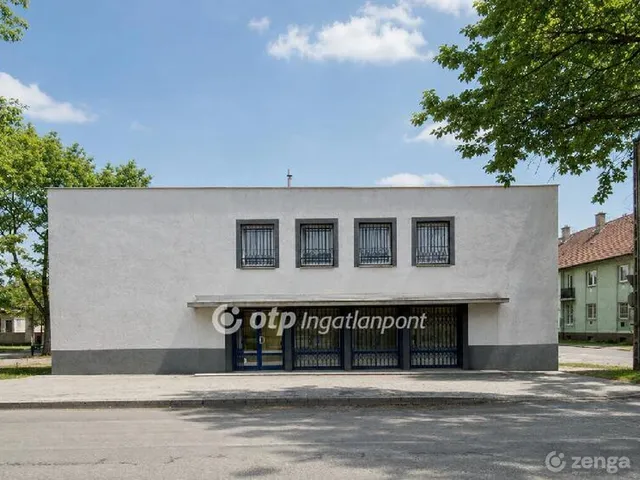 Eladó kereskedelmi és ipari ingatlan Budapest X. kerület 238 nm