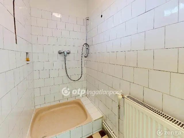 Eladó kereskedelmi és ipari ingatlan Budapest X. kerület 238 nm
