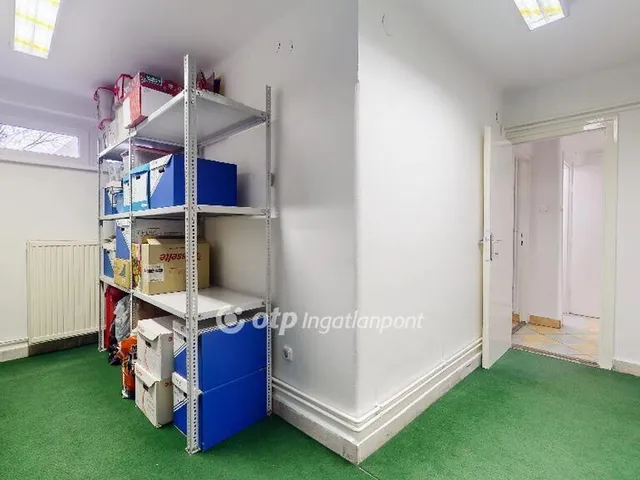 Eladó kereskedelmi és ipari ingatlan Budapest X. kerület 238 nm