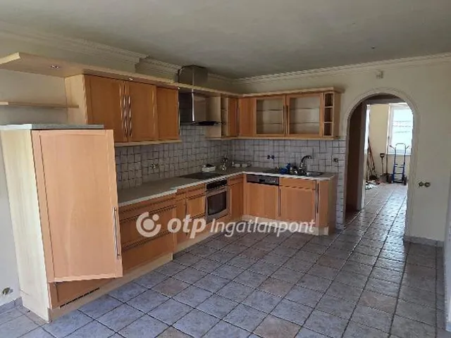 Eladó ház Érd 328 nm