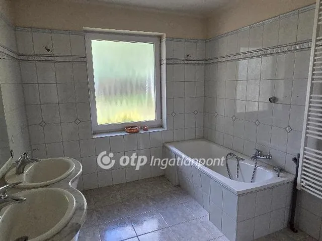 Eladó ház Érd 328 nm