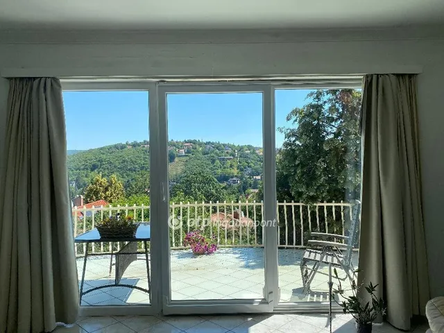Eladó ház Budapest II. kerület, Máriaremete 287 nm