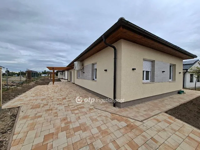 Eladó ház Kulcs 130 nm