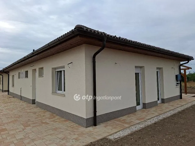 Eladó ház Kulcs 130 nm