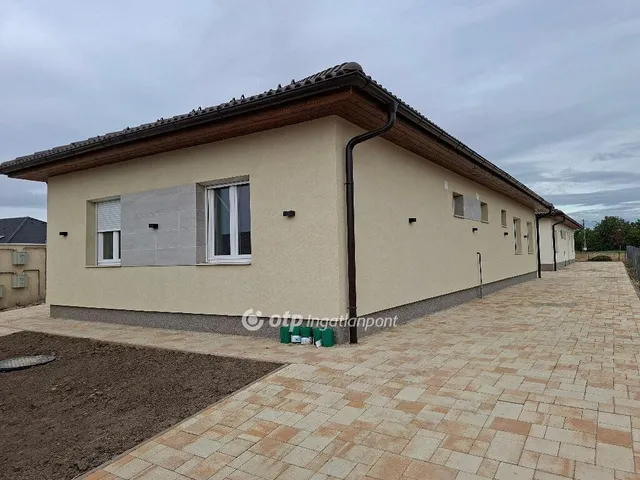 Eladó ház Kulcs 130 nm