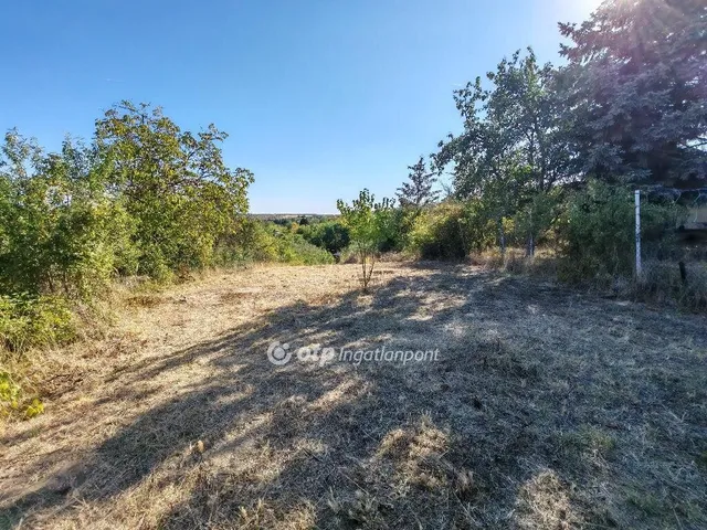 Eladó telek Zsámbék 1079 nm