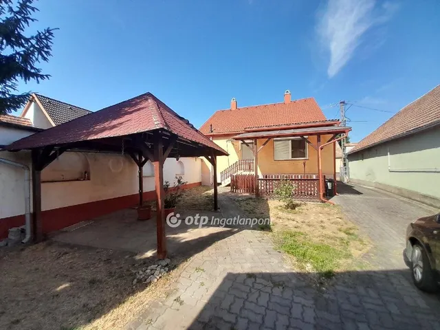 Eladó ház Szomód 144 nm