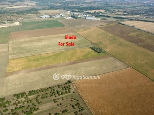 Eladó telek Sóskút 84382 nm