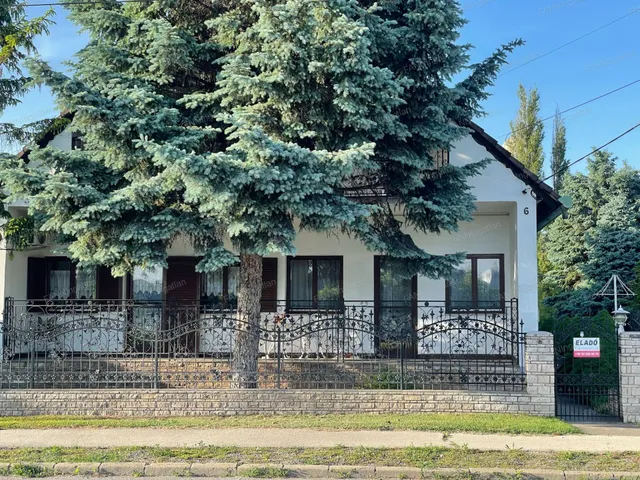 Eladó ház Almásfüzitő 267 nm